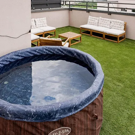Downtown Skyline Penthouse W Parkview&jacuzzi Apartment