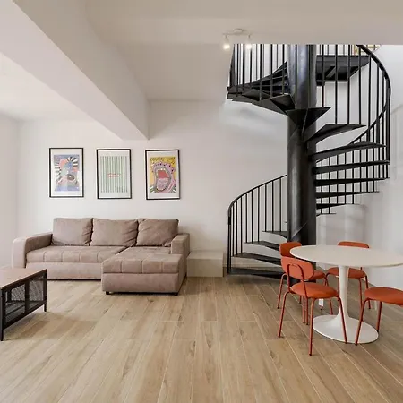 Downtown Skyline Penthouse W Parkview&jacuzzi Apartment Bukarest