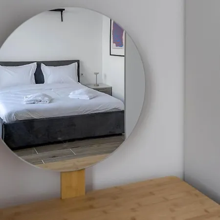 Downtown Skyline Penthouse W Parkview&jacuzzi Bukarest